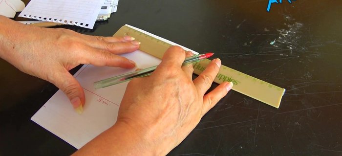 Ajustar el contorno inferior. Restar 4 centímetros al contorno de la patita para la base. El empeine se calcula dividiendo el contorno de la patita entre 3 y sumando 5 centímetros.