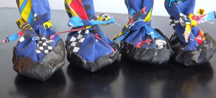 Coser o pegar las piezas. Unir las piezas del molde para formar el zapatito. Se recomienda usar silicona.