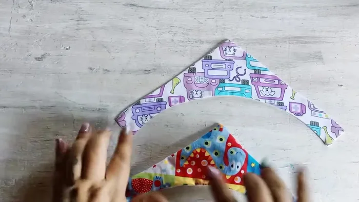 Coser el borde: Cierra el espacio abierto cosiendo a medio centímetro del borde (511.71).