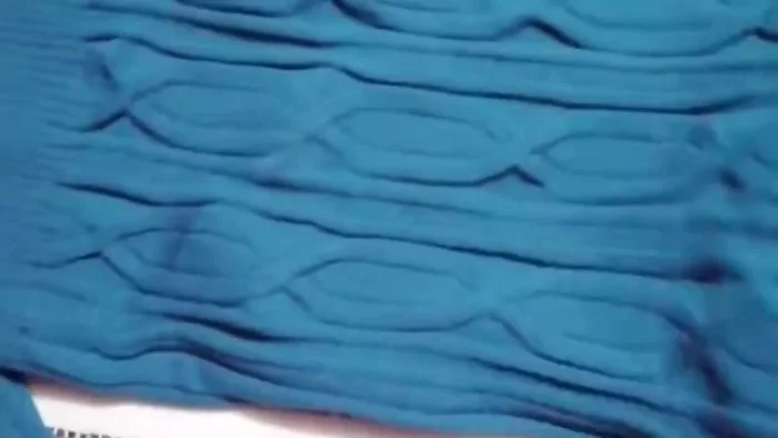 Coser la parte del cuello (si es necesario corregir la costura inicial, hacerlo ahora).