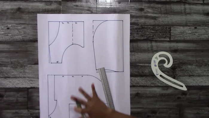 Escalar los patrones a otras tallas (ejemplo: talla 5, explicado en el vídeo).