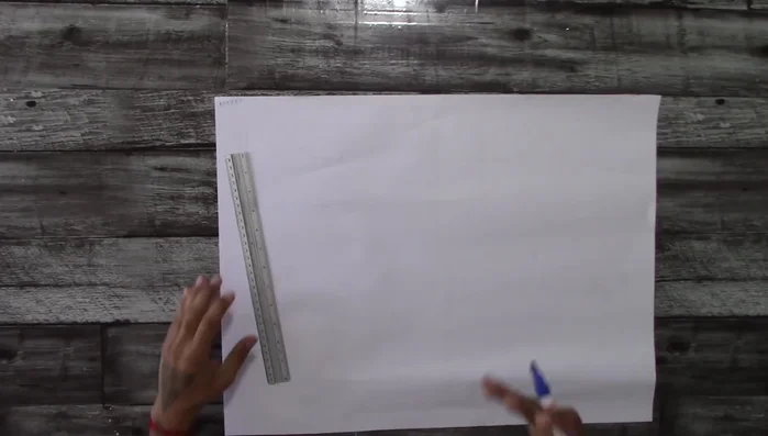 Trazar el patrón de la capucha en talla 4.