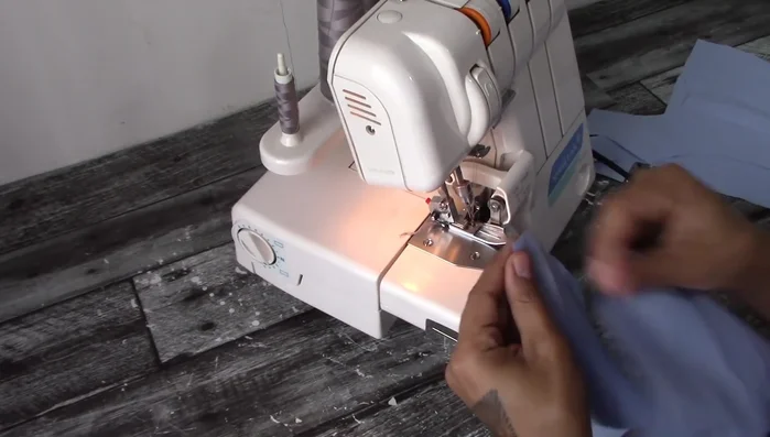 Colocar sesgo en la curva de las patitas de la capucha.