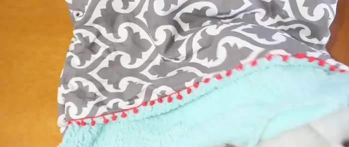 Cerrar el espacio abierto cosiendo a mano.