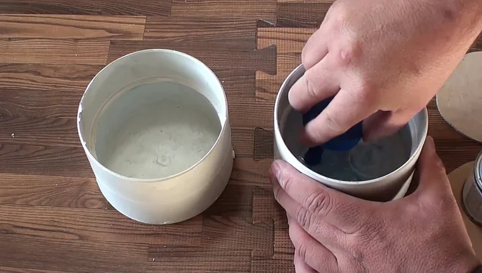 Pegar los círculos de madera MDF a las tapas.