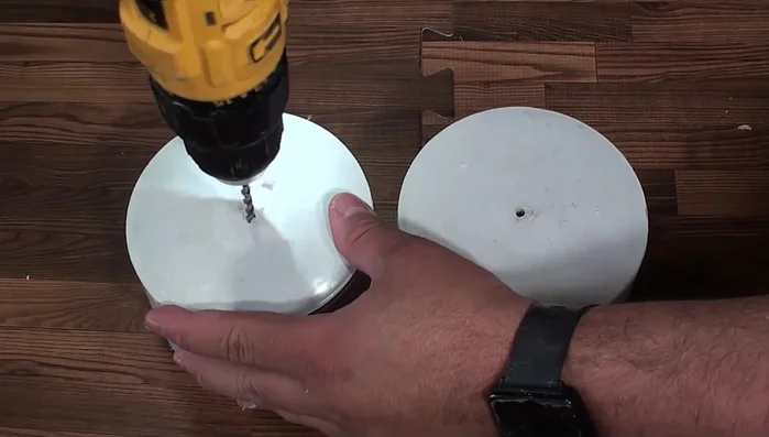 Quemar los hilos sueltos del mecate con un encendedor (opcional).