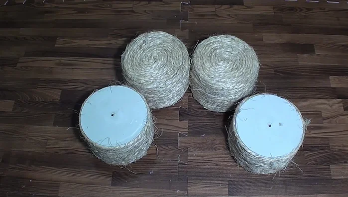 Quemar los hilos sueltos del mecate con un encendedor (opcional).