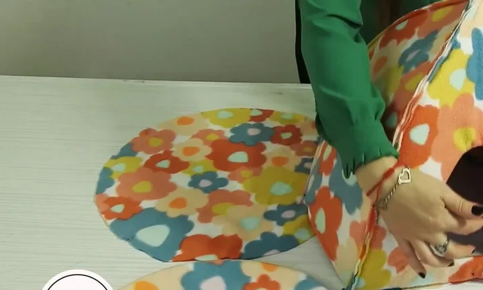 Coser la base con la máquina.