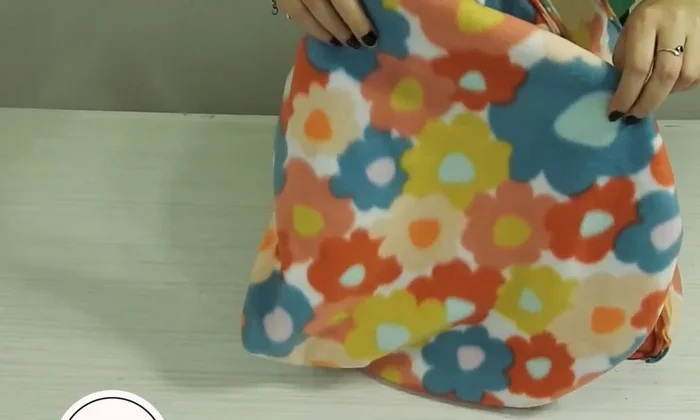 Introducir el almohadón en el iglú.