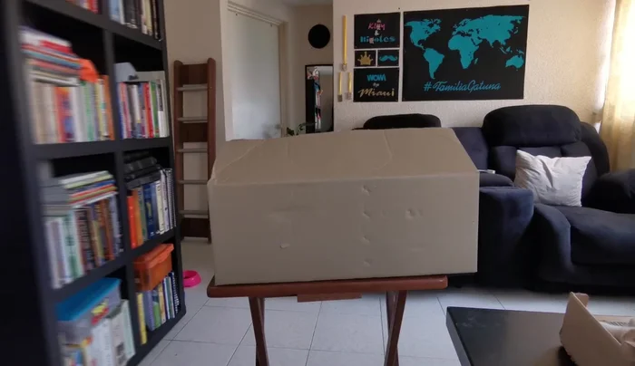 Preparar la caja: Abrir la caja de cartón y usar la parte interior, eliminando la publicidad.