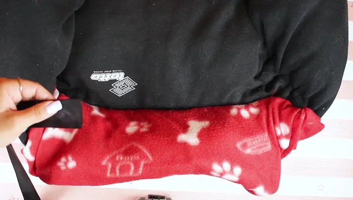 Hacer ojales para los botones.