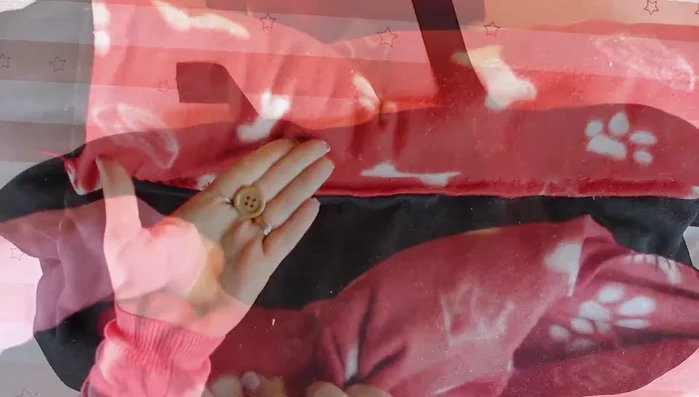 Hacer ojales para los botones.