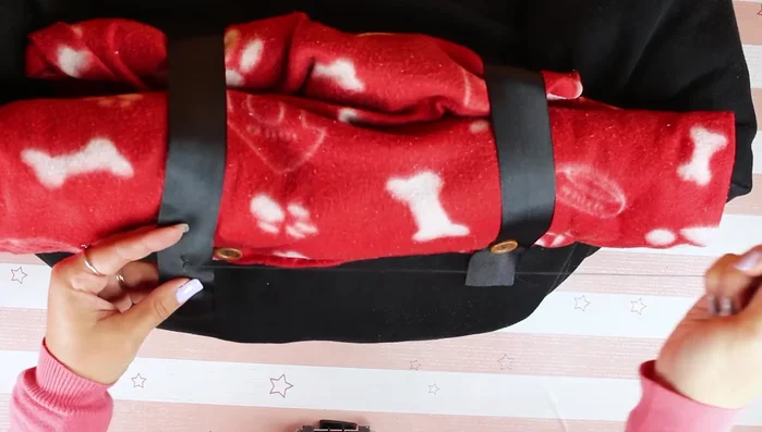 Coser los bordes de la abertura para evitar que se deshilachen.