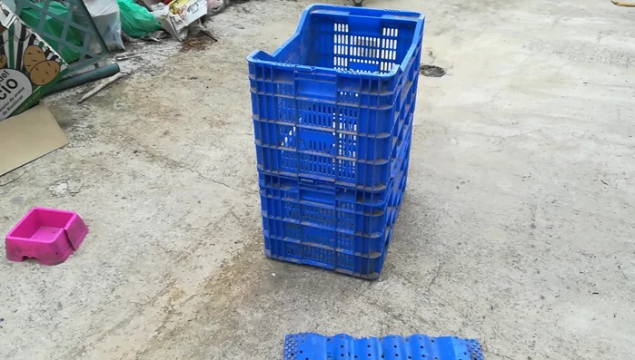 Reforzar la estructura: Usar bridas para reforzar las esquinas y los lados de la caja, proporcionando mayor resistencia.