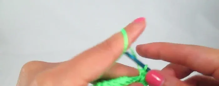 Vuelta 5: Un aumento, tres medios puntos altos - repetir secuencia (total 50 puntos).