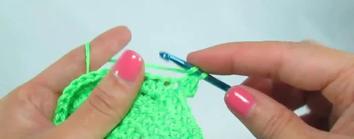 Vuelta 8: Un aumento, seis medios puntos altos - repetir secuencia (total 80 puntos).