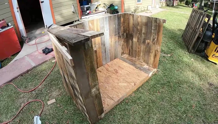 Sellar las uniones y cubrir con tejas.