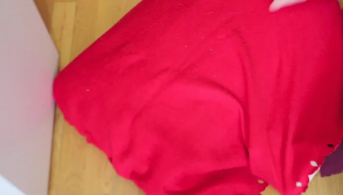 Meter los nudos de la parte delantera hacia adentro para finalizar.