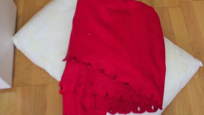 Colocar el almohadón en el centro de la manta.