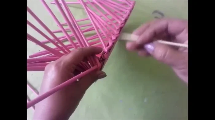 Enderezar las varillas: Enderezar las varillas hacia arriba.