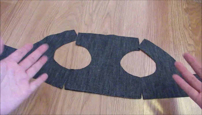 Unir las piezas: Une las piezas del pecho con la pieza del cuerpo, cosiendo los bordes.