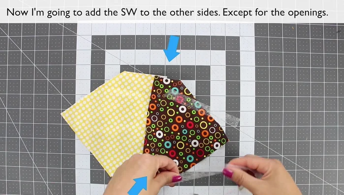 Repetir el paso 8 en los otros lados, excepto en el área por donde pasará el collar.