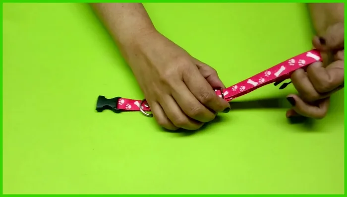 Ajustar y finalizar: Ajustar el regulador y el collar para asegurar el tamaño adecuado.