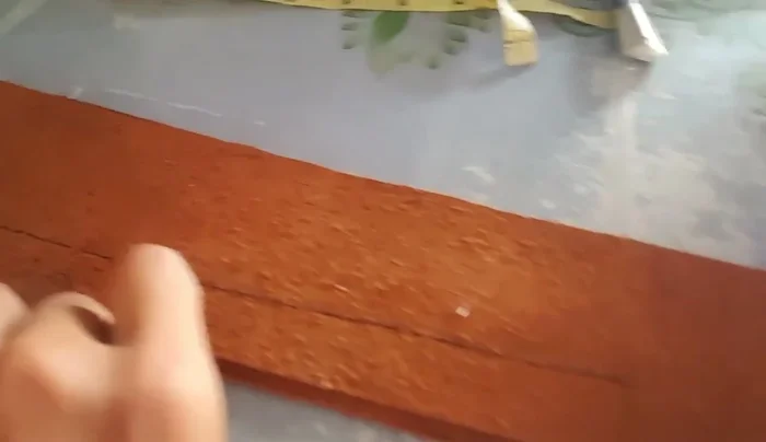 Recortar las imperfecciones y ajustar el tamaño del collar al cuello del perro.