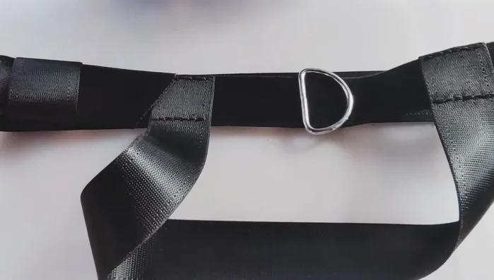 Colocar la anilla en forma de D y asegurarla firmemente.