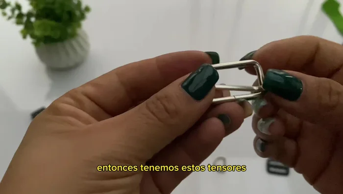 Seleccionar tensores metálicos gruesos: Priorizar los tensores metálicos gruesos y con soldadura sólida para una mayor resistencia al tirón del perro.
