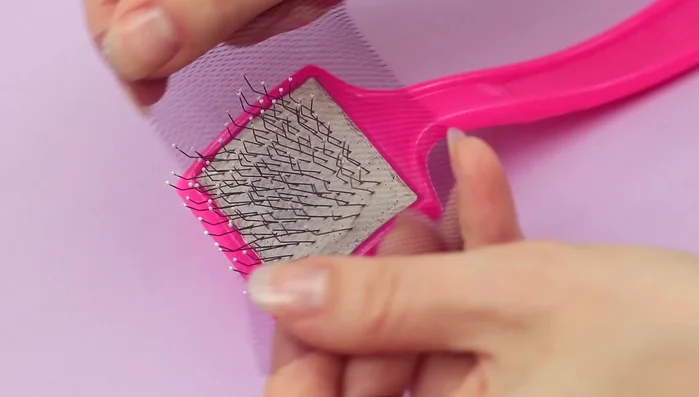 Limpia las patas de tu perro fácilmente con un vaso de plástico, tapa y microfibra.