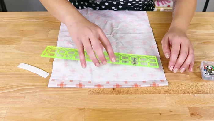 Coser el velcro a cada pieza de tela.