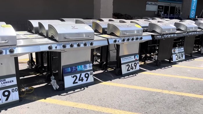 Comprar una casita para perro y un aire acondicionado portátil.