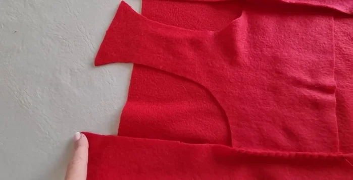 Colocar el vivo: Coser el vivo en la sisa y la parte inferior del abrigo. 