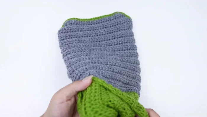 Doblar la prenda para terminar.