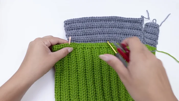 Repetir los pasos 7 y 8 para el otro lado de la prenda.