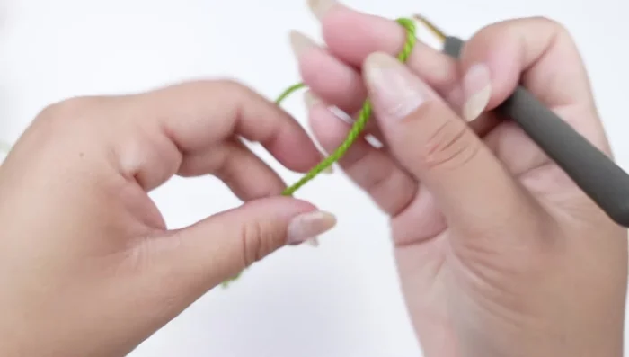 Repetir el paso 3 hasta lograr la medida deseada del cuello (26 vueltas en este ejemplo).