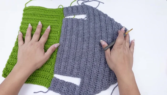 Tejer hasta completar la prenda, aproximadamente 23 vueltas en este ejemplo.