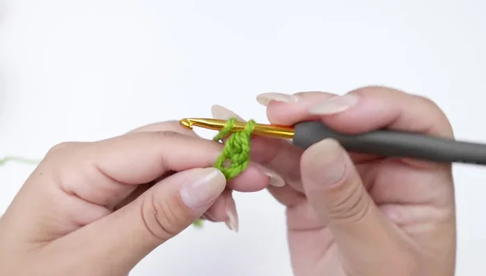 Repetir el paso 3 hasta lograr la medida deseada del cuello (26 vueltas en este ejemplo).