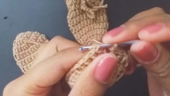 Cerrar la vuelta con un punto deslizado.