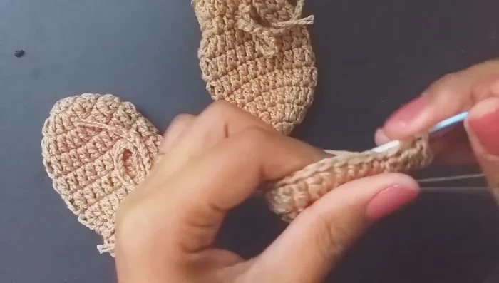 De la cuarta a la séptima vuelta, tejer 24 puntos altos en cada vuelta.