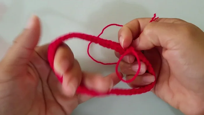 Realizar un cambio de color (rojo en este ejemplo) para la parte central del collar.