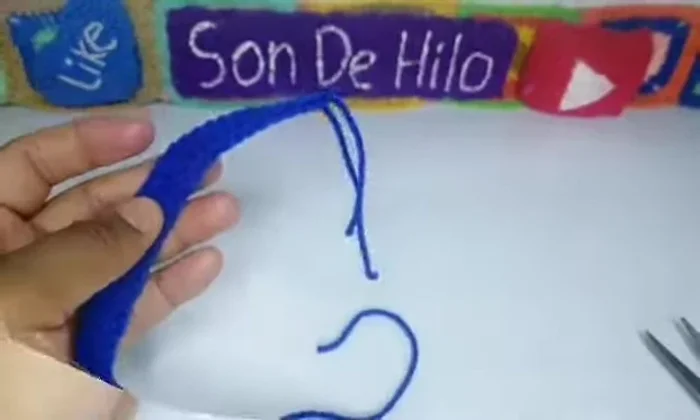 Vueltas 4 a 6: tejer sin aumentos.