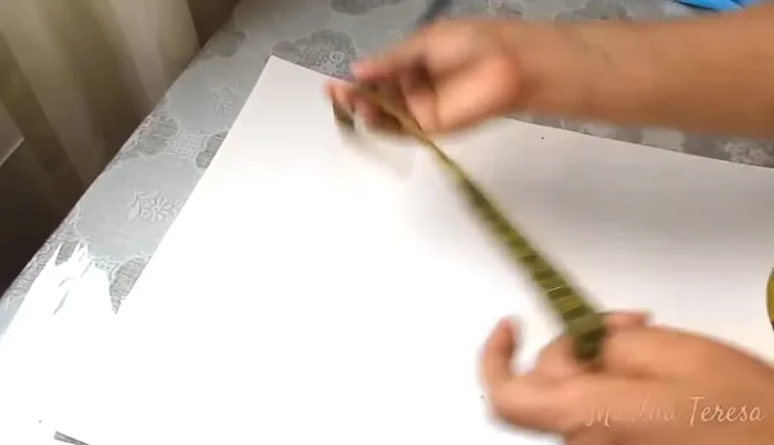 Creación del cuadrado base: Dibuja un cuadrado de 25cm x 25cm.