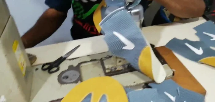 Cerrar el corte: Se cierra el corte de la parte delantera dejando un margen de 3-5 milímetros.