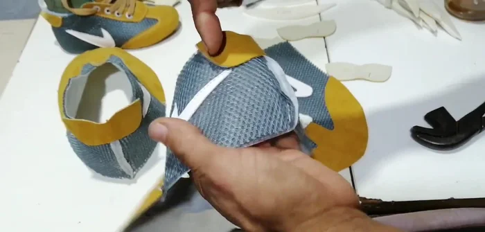 Colocar la talonera: Se añade la talonera en la parte trasera del zapato.