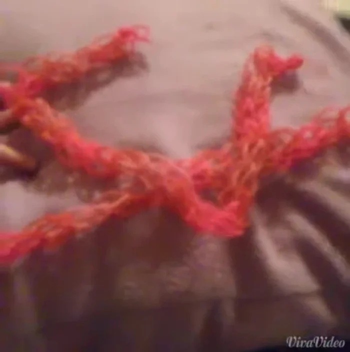 Coser las piezas juntas, asegurándose de que ambas piezas estén alineadas.