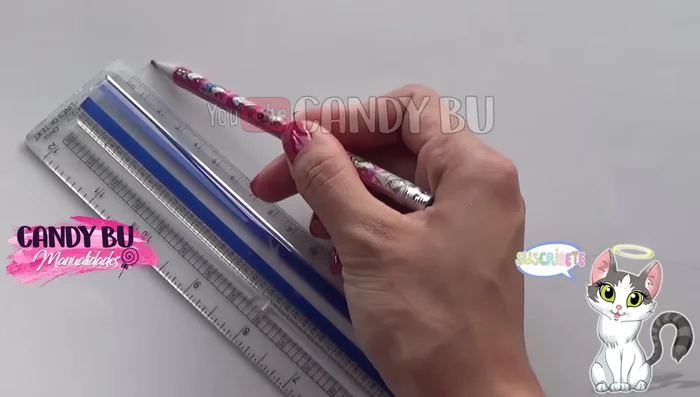 Recorta la forma del collar.