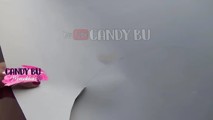 Recorta la forma del collar.