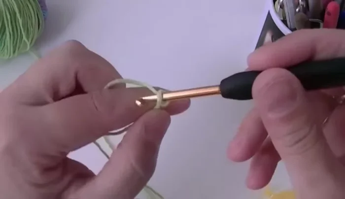 Montar 19 puntos de cadeneta.